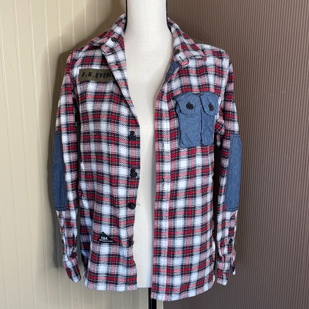 Izzue plaid flannel shirt size medium red/blue‎
